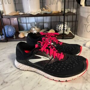 Brooks Women's Black and Pink Athletic Shoes
